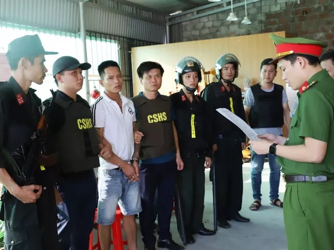 Bắt nhóm bảo kê ảnh 1 Bat nhom bao ke anh 1