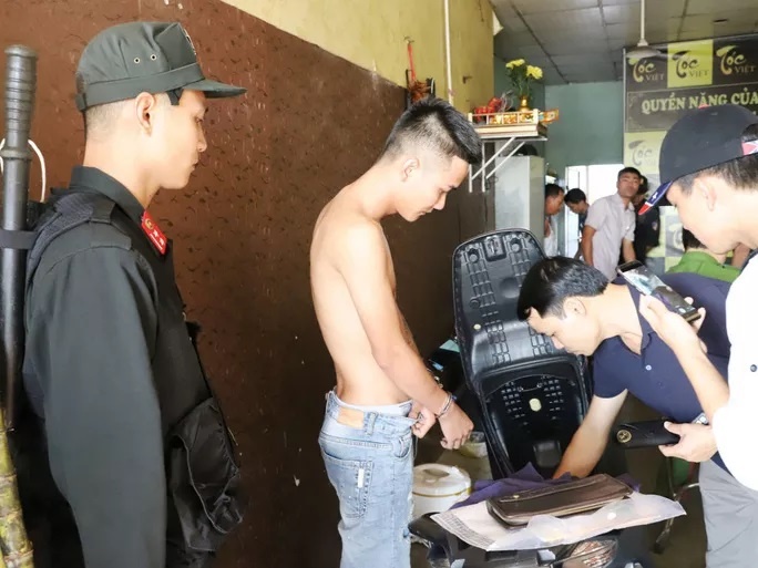 Bắt nhóm bảo kê ảnh 2 Bat nhom bao ke anh 2