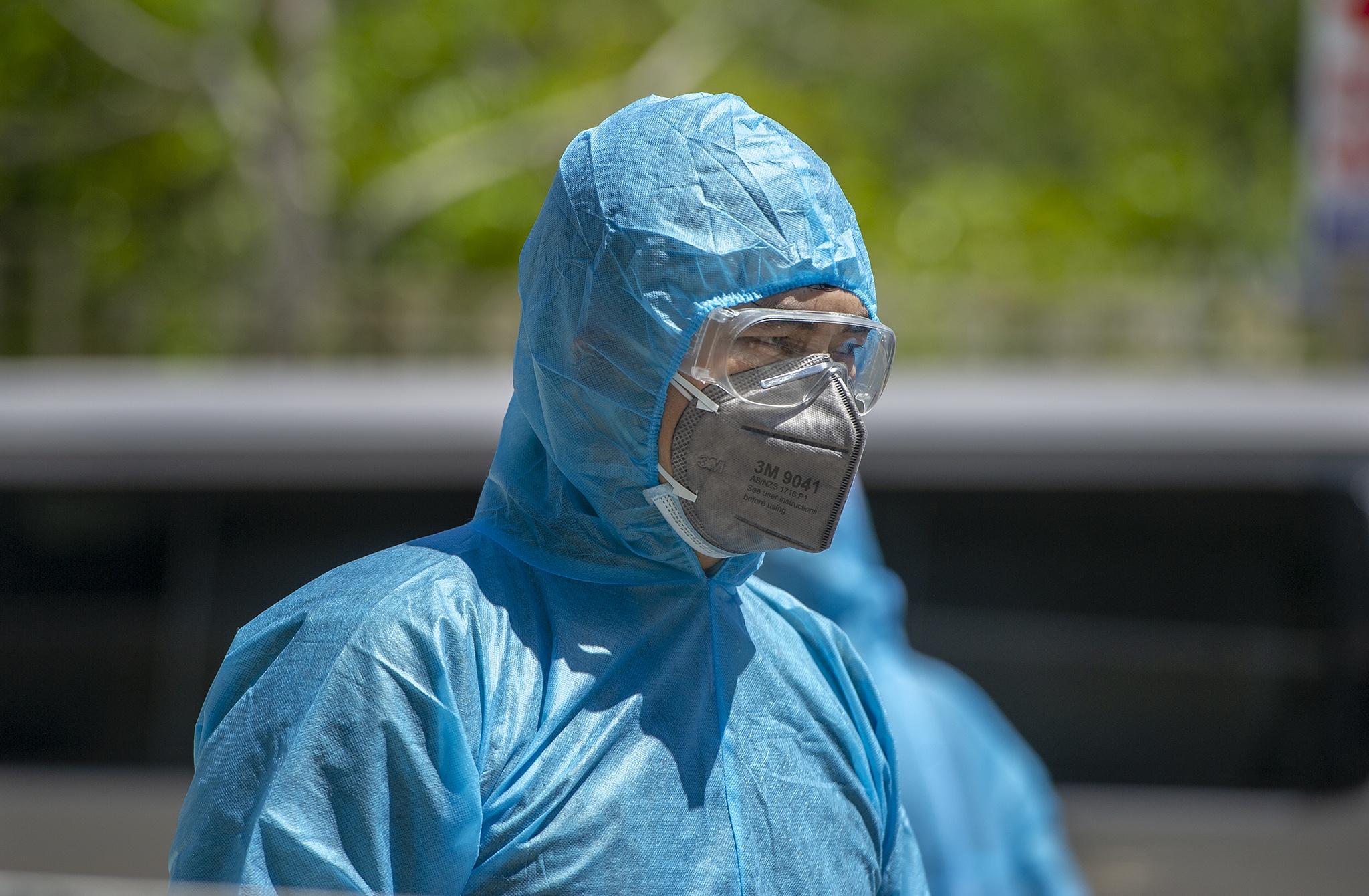 Ky luat can bo y te khong tu cach ly sau khi di Da Nang hinh anh