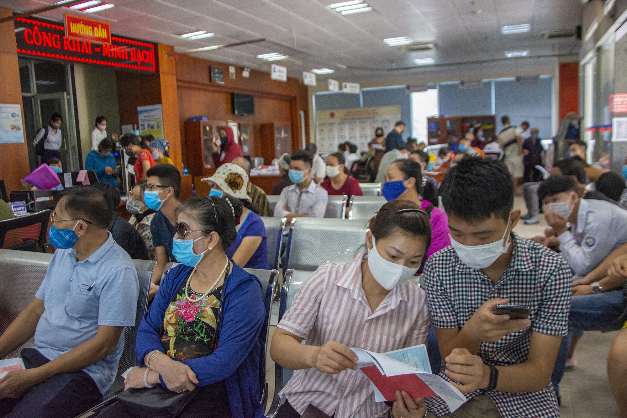 Deo khau trang noi cong cong anh 1