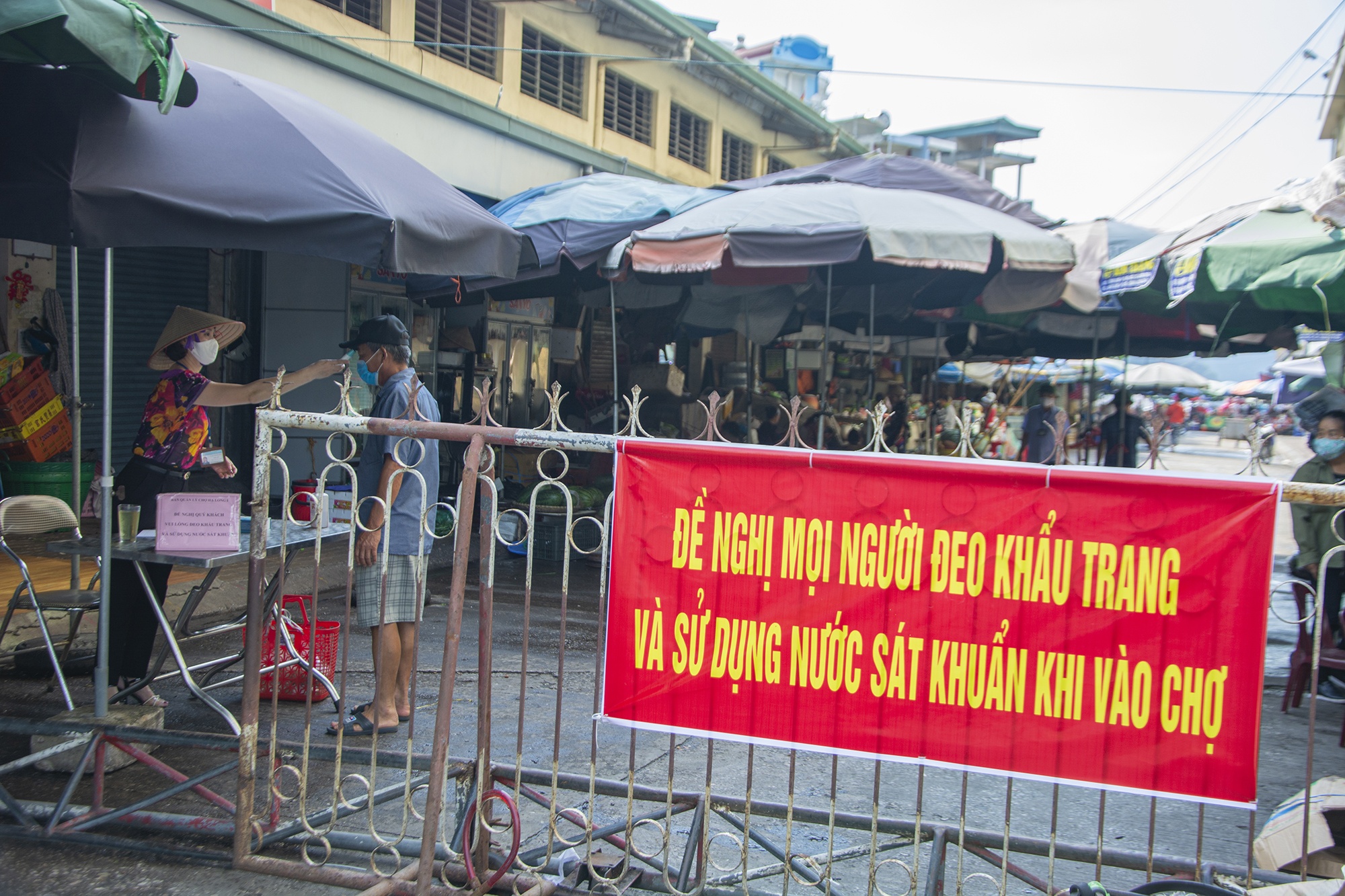 Deo khau trang noi cong cong anh 6