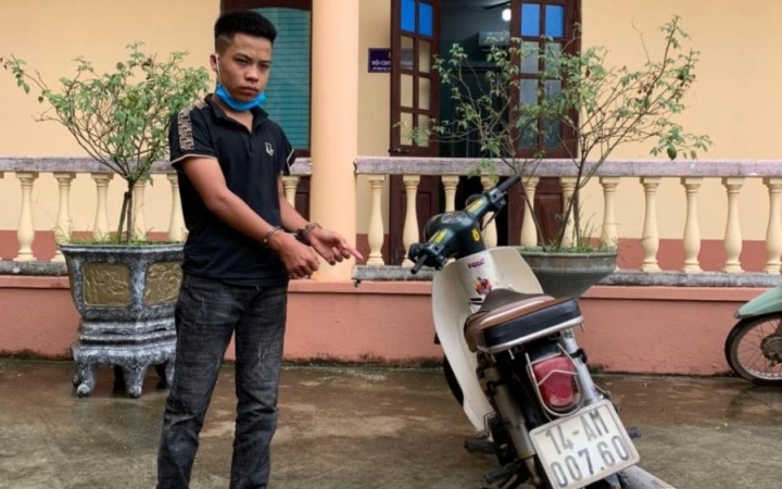 Canh sat giao thong bi tong gay chan hinh anh