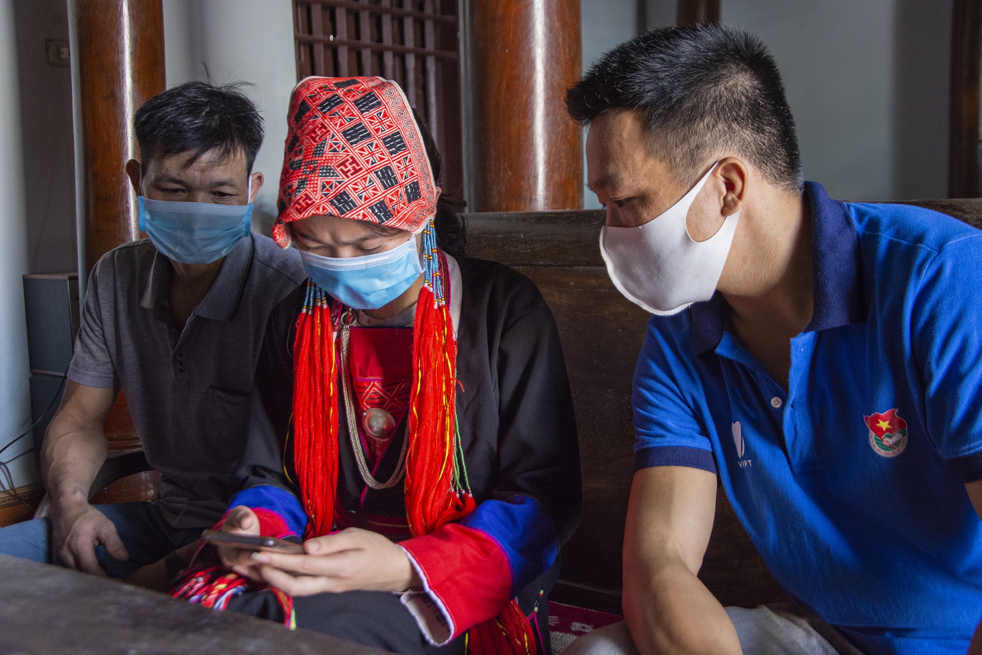 'Di tung ngo, go tung nha' van dong nguoi dan cai Bluezone hinh anh