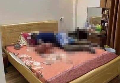 Nguoi dan ong tu vong trong nha nghi hinh anh