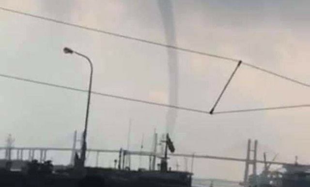 Voi rong tren song Bach Dang hinh anh