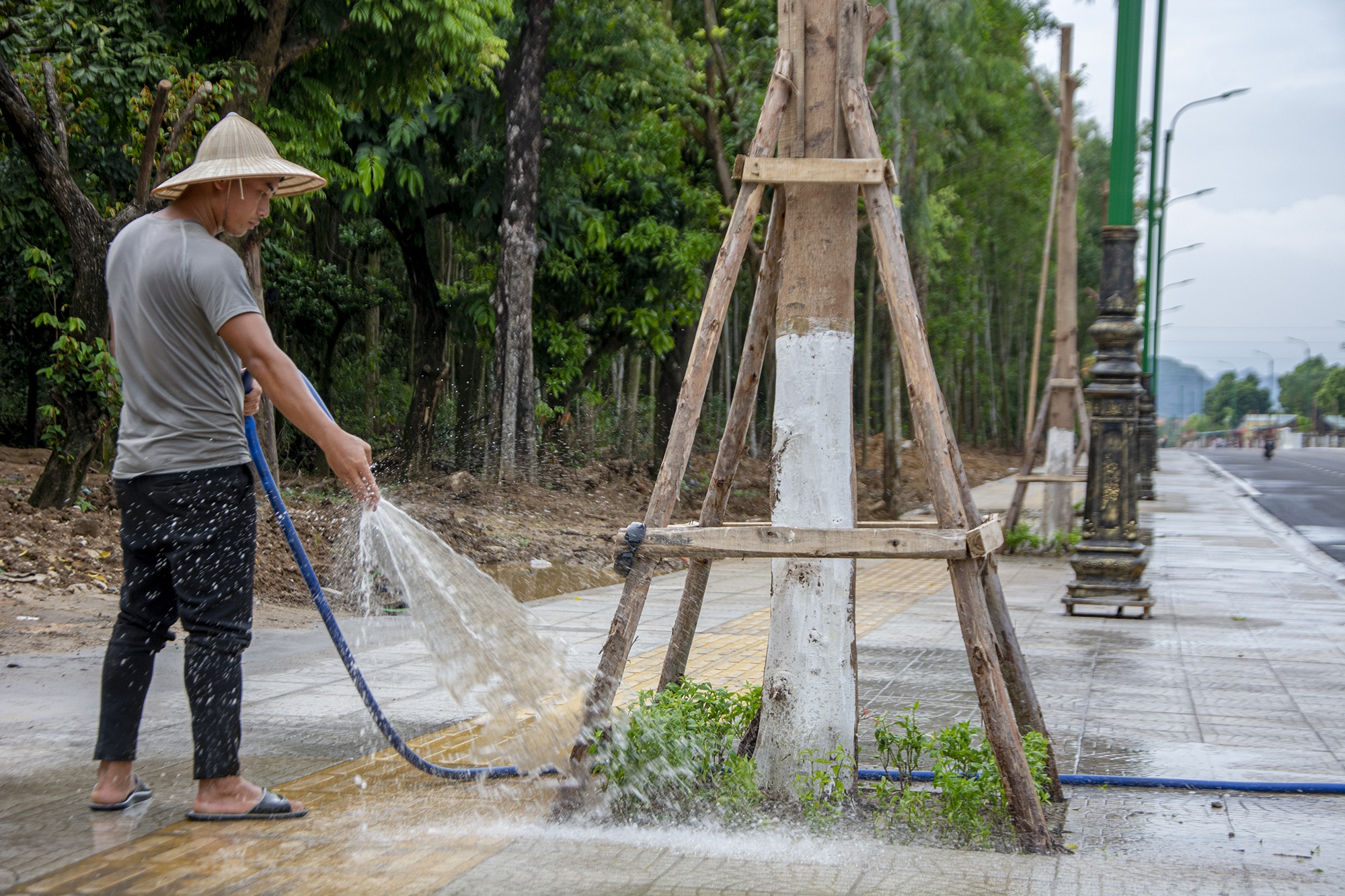Cận cảnh tuyến đường vào khu di tích Yên Tử ảnh 11 Can canh tuyen duong vao khu di tich Yen Tu anh 11