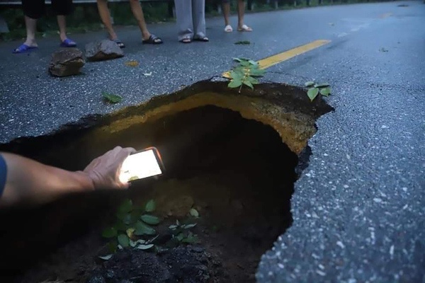 Xu ly ho tu than tren quoc lo 18C hinh anh