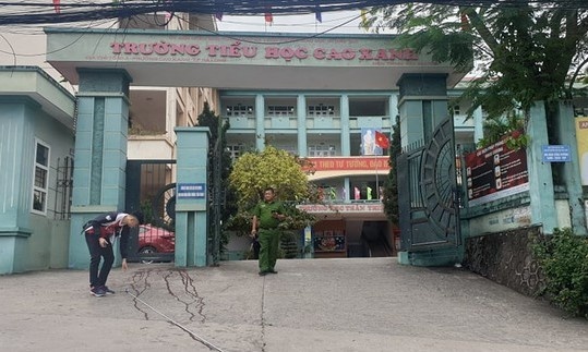 đánh nhau trước cổng trường ảnh 1 danh nhau truoc cong truong anh 1