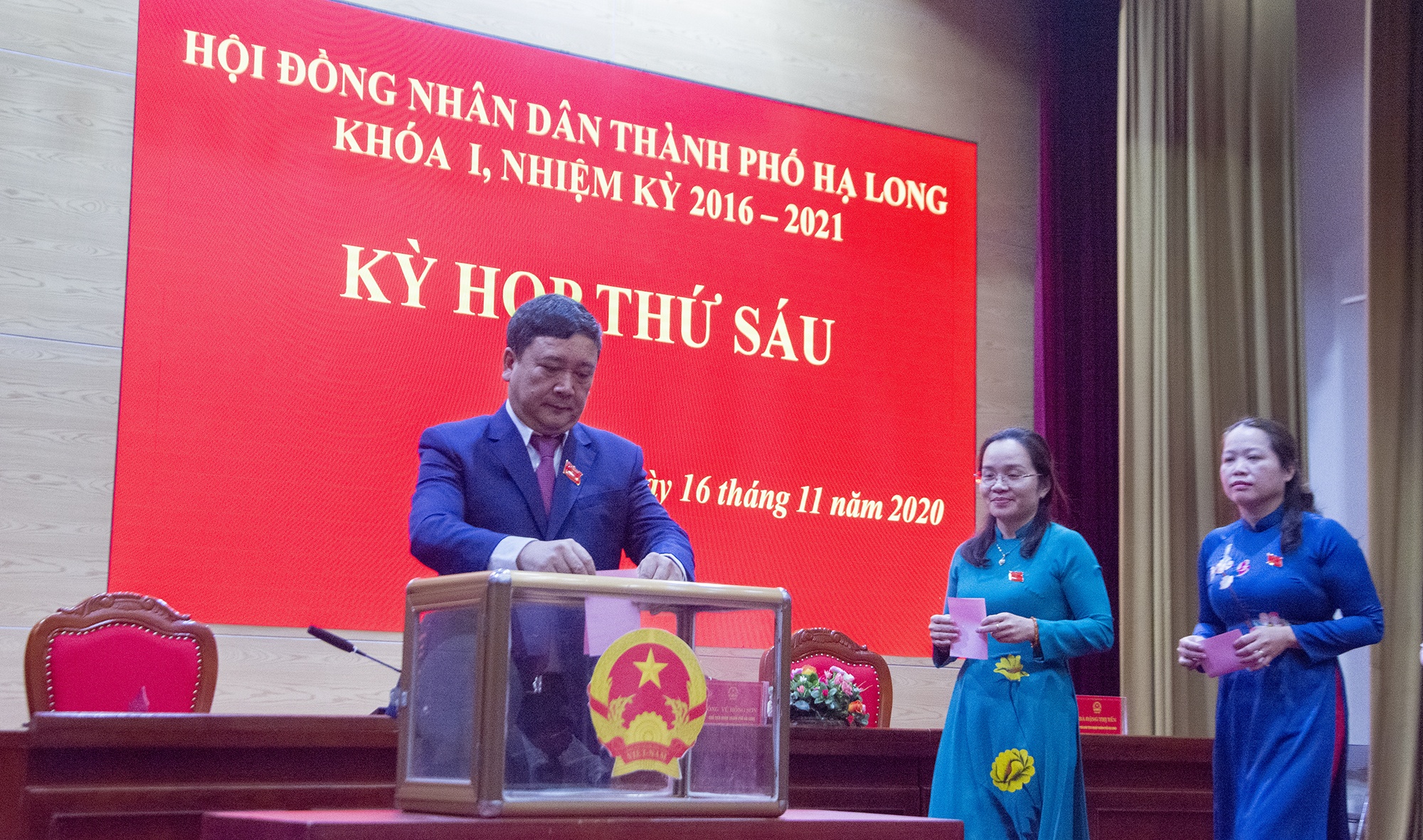 Chu tich thanh pho ha Long anh 1