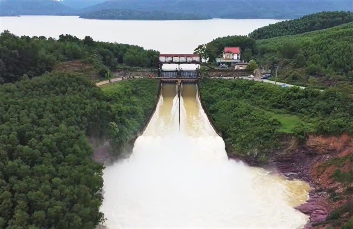 ho chua nuoc xa lu anh 1