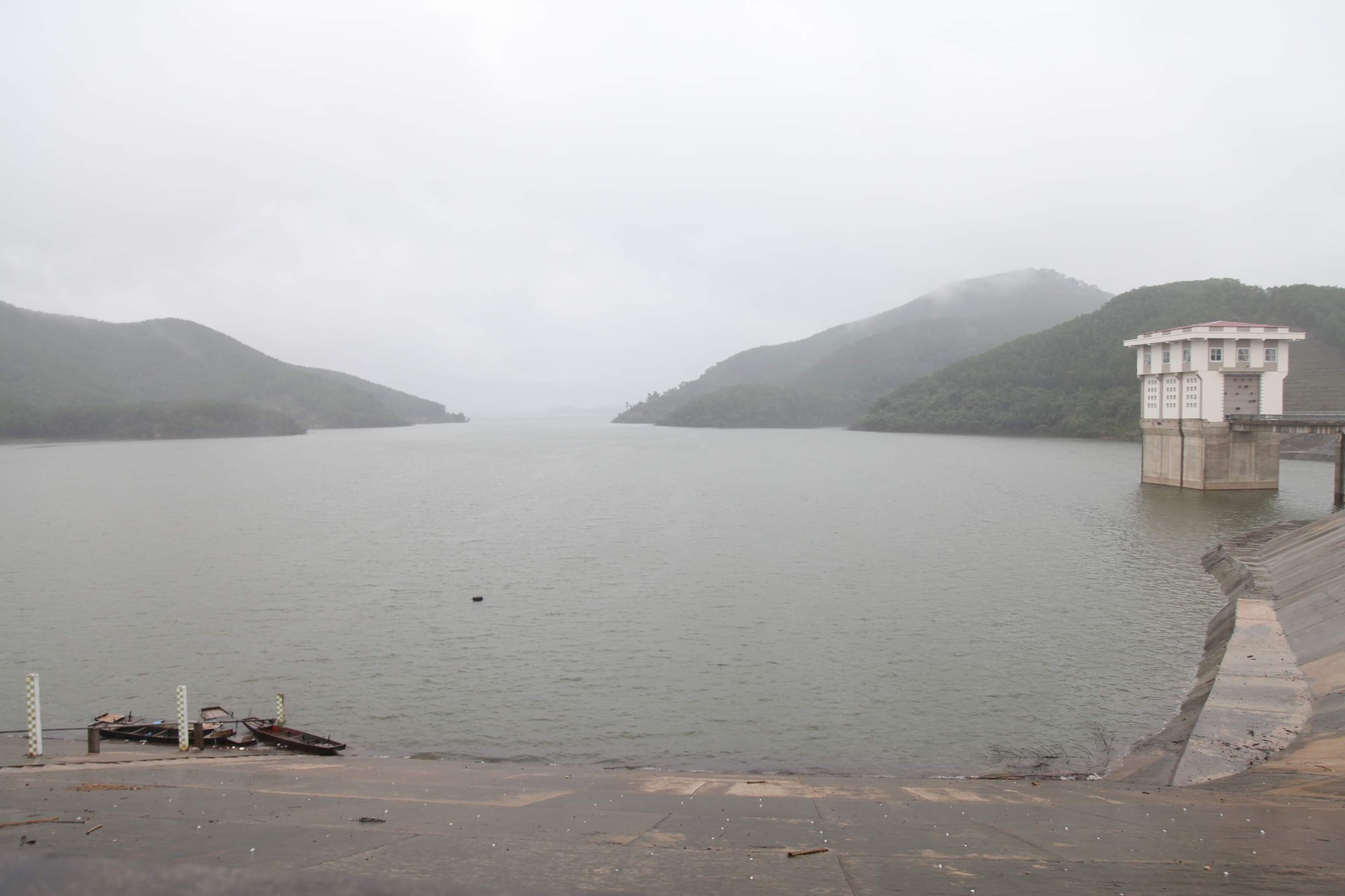 ho chua nuoc xa lu anh 2