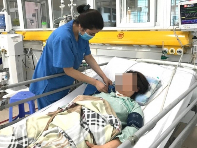 Nguoi phu nu nguy kich sau khi uong 60 vien thuoc ha huyet ap hinh anh