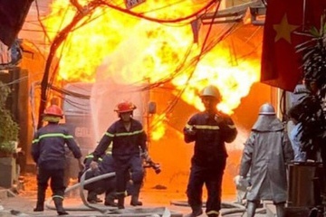 Chong tuoi xang dot nha lam vo bi bong nang hinh anh