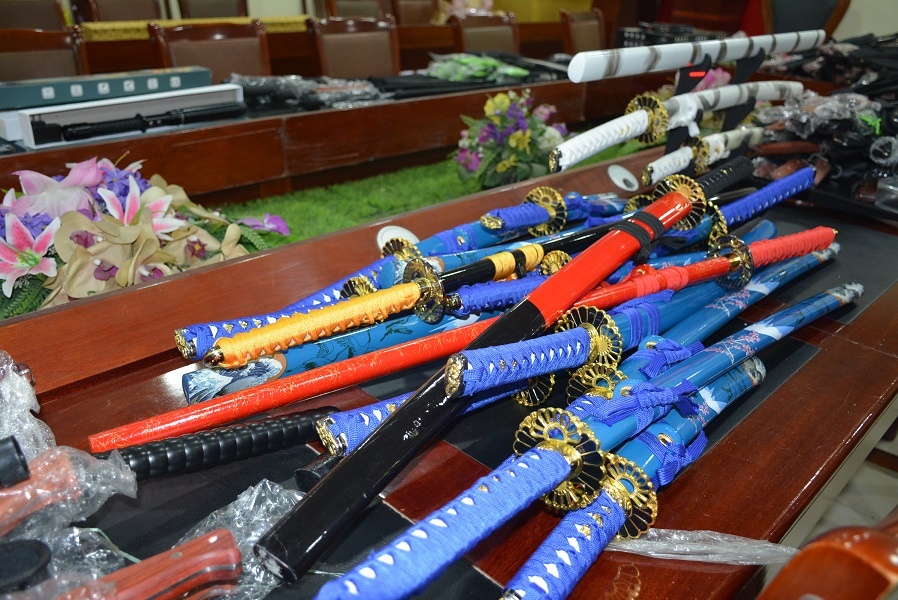 Pha duong day ban sung dien qua mang xa hoi hinh anh