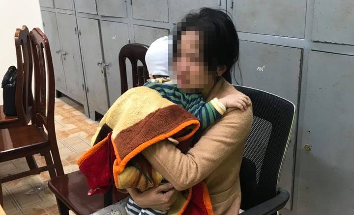 Canh sat ngan nguoi phu nu dinh nhay cau Bai Chay cung con hinh anh