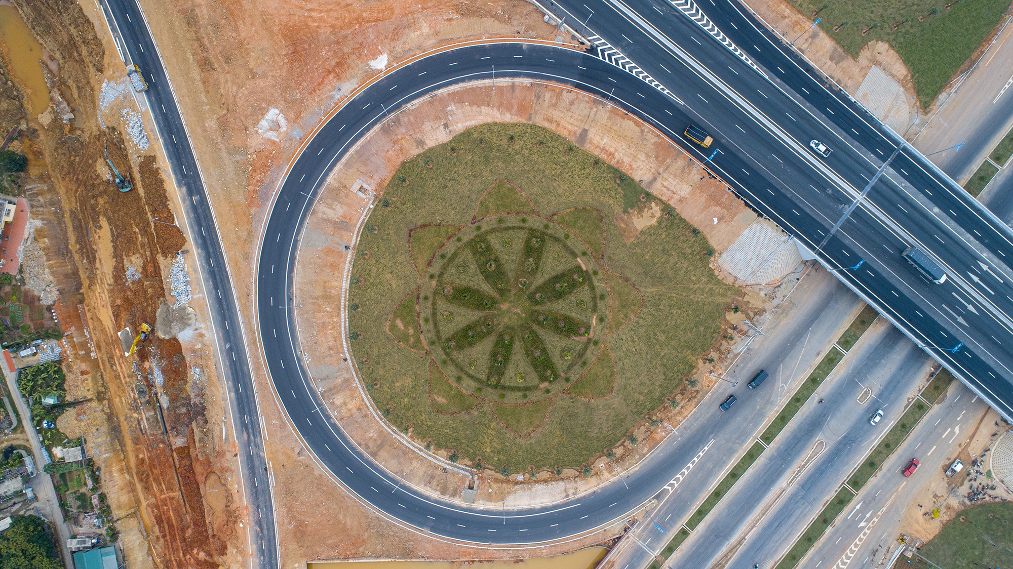 Nut giao Minh Khai anh 9