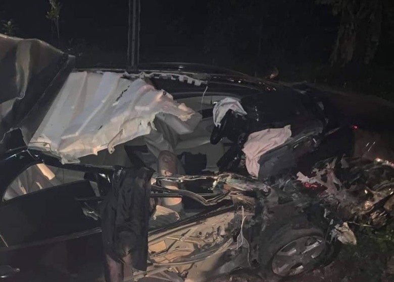 Oto cua So Van hoa Quang Ninh gap nan, 2 nguoi tu vong hinh anh