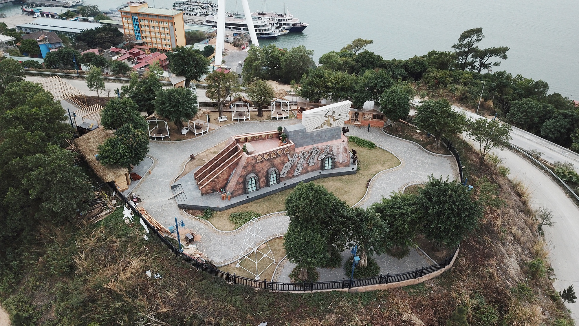 xam pham Tuong dai Dang Ba Hat anh 12