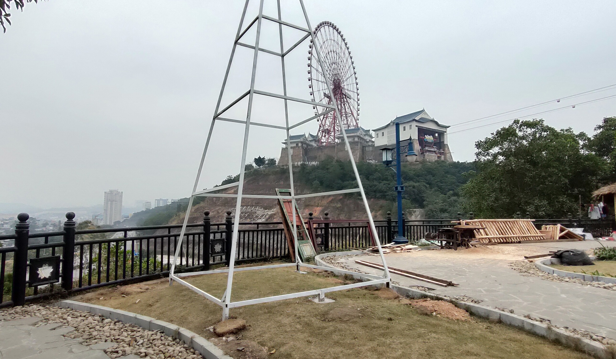 xam pham Tuong dai Dang Ba Hat anh 14