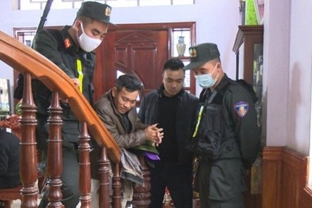 Bat Phuong 'Mau' va nhom bao ke o vinh Ha Long hinh anh