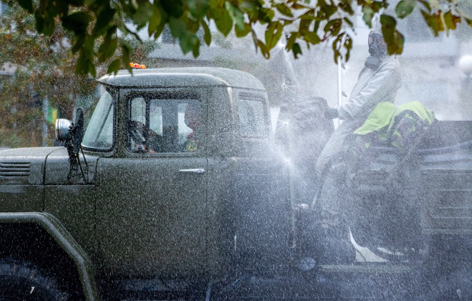 Quan doi dung xe dac dung phun khu trung tai Quang Ninh hinh anh