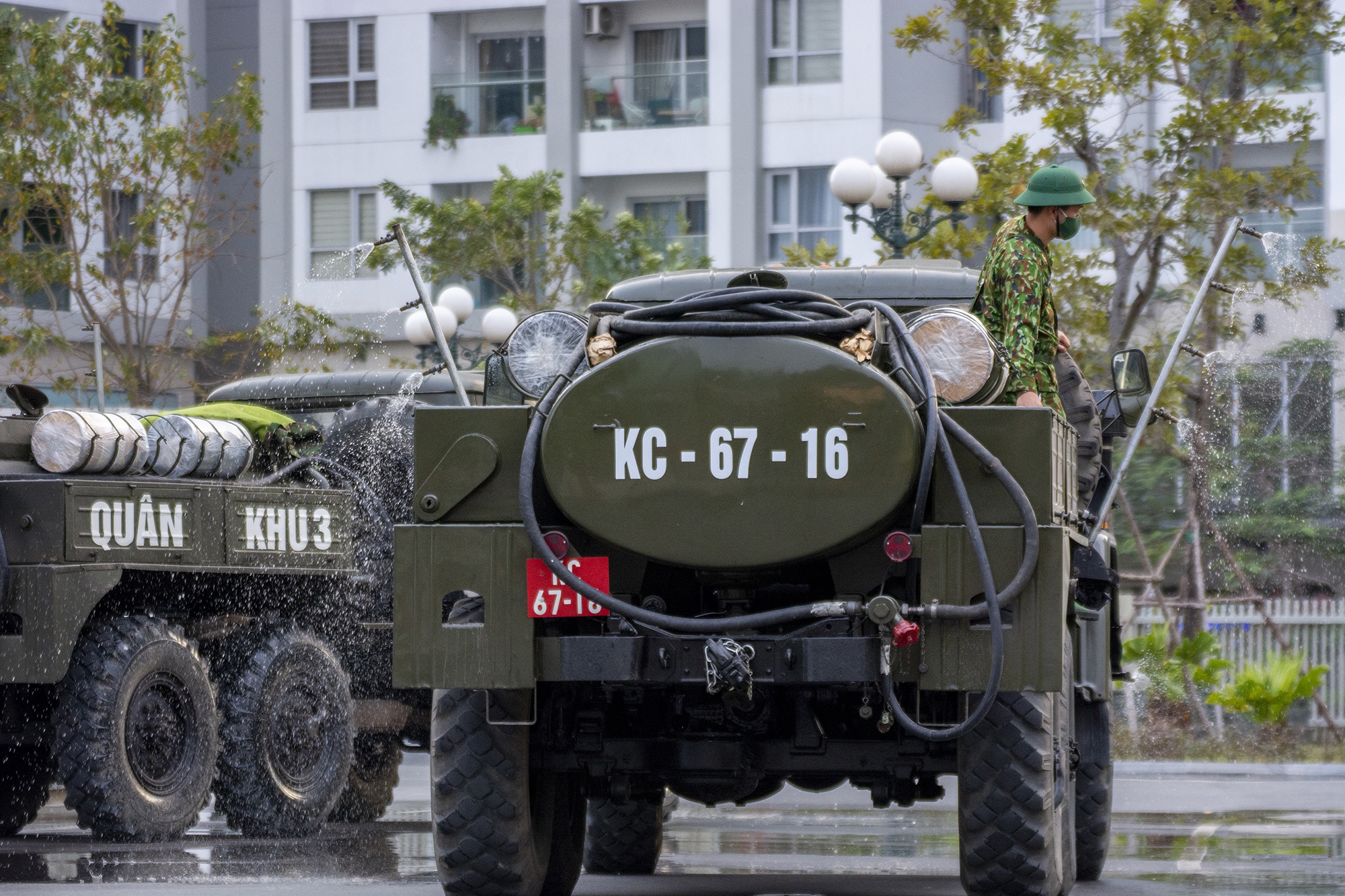 Phun khu trung benh vien anh 9