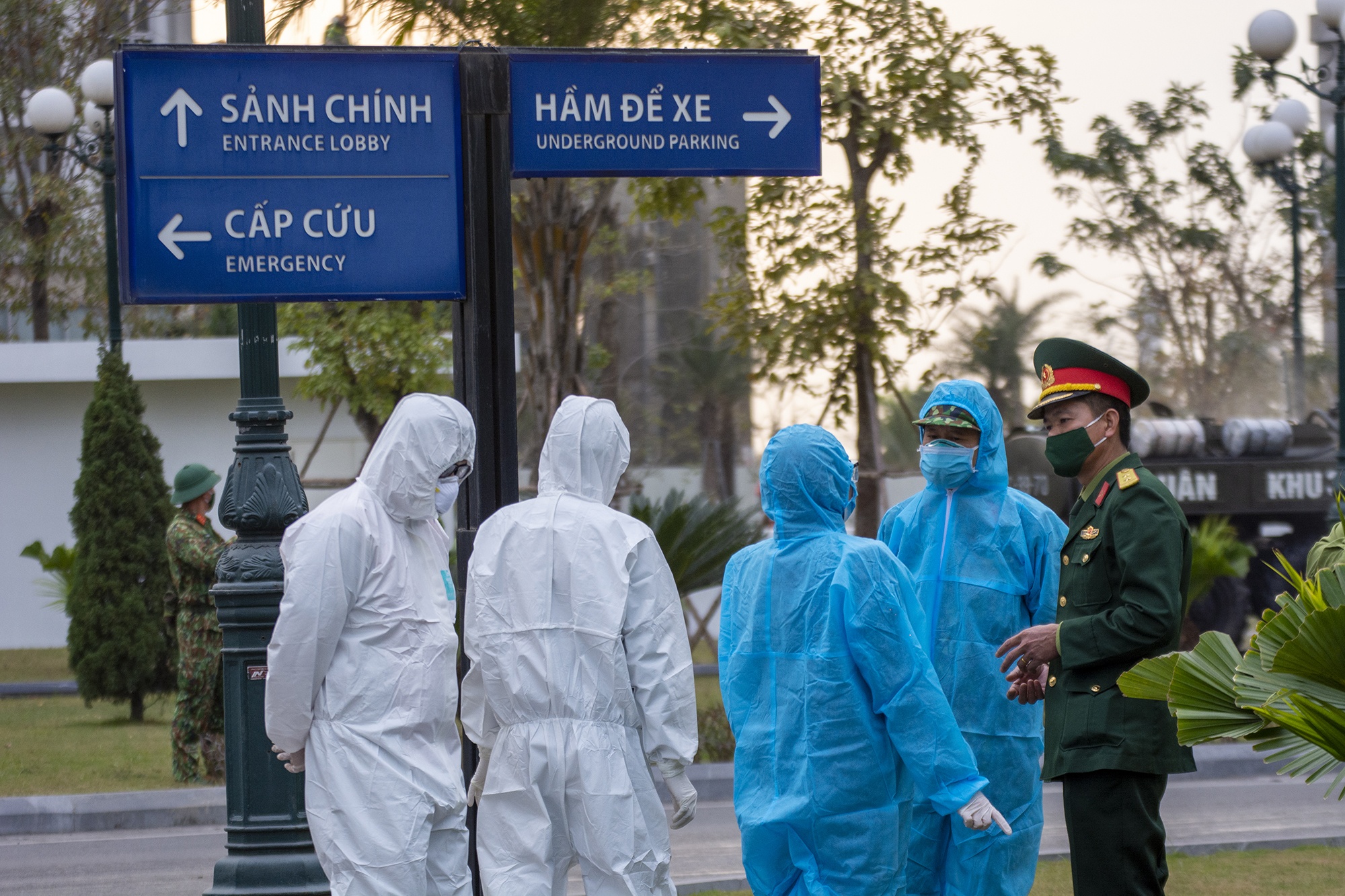Phun khu trung benh vien anh 6