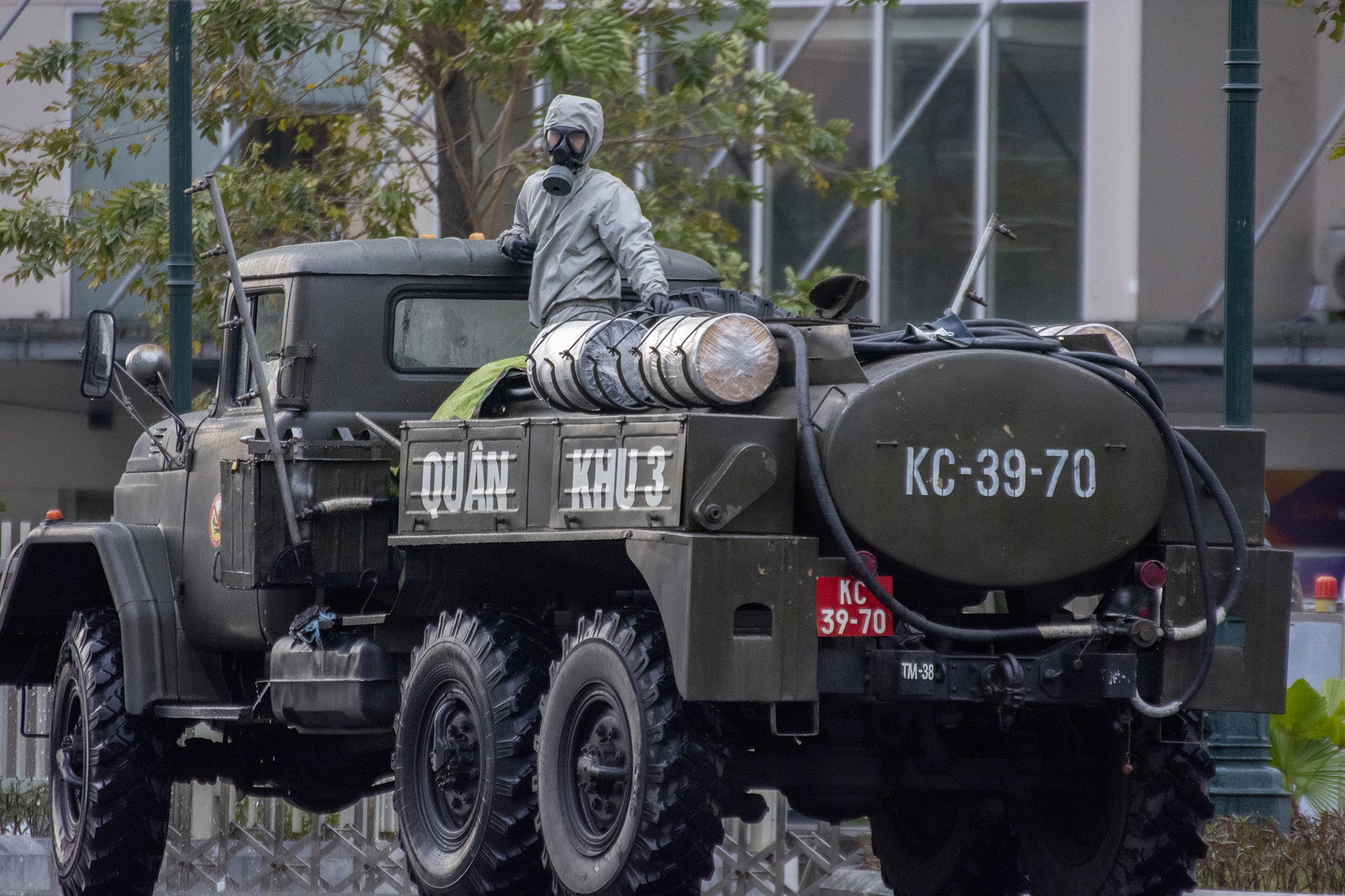 Phun khu trung benh vien anh 1