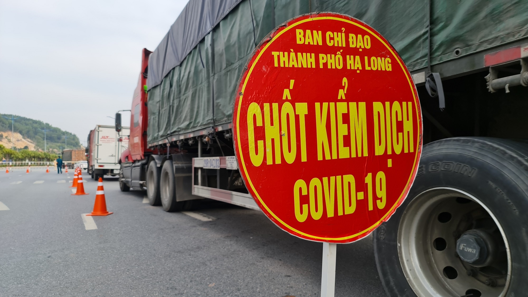 Un tac tai chot kiem dich Covid-19 cua ngo TP Ha Long hinh anh