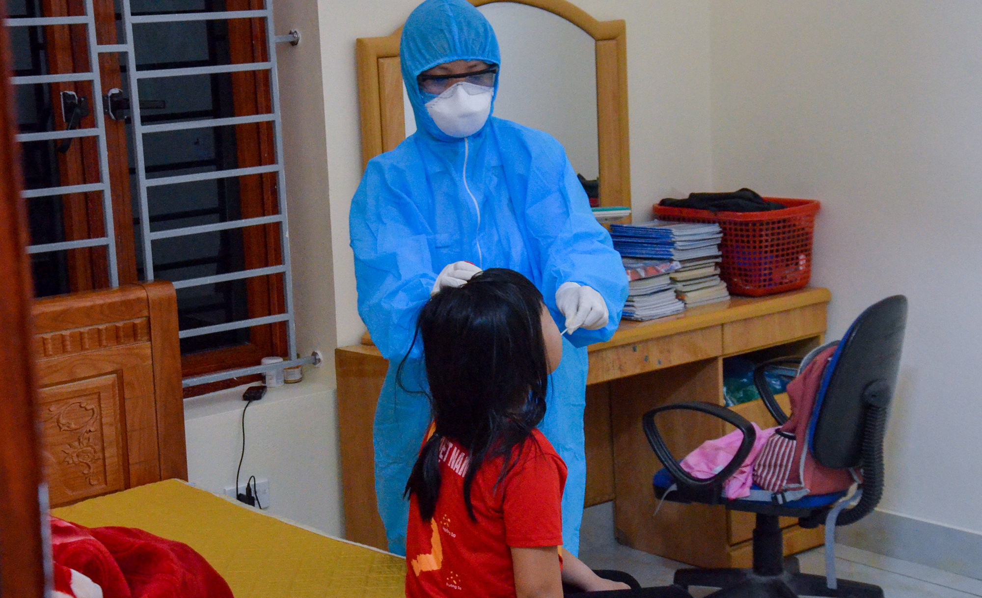 Phong toa trung tam huyen Van Don anh 1