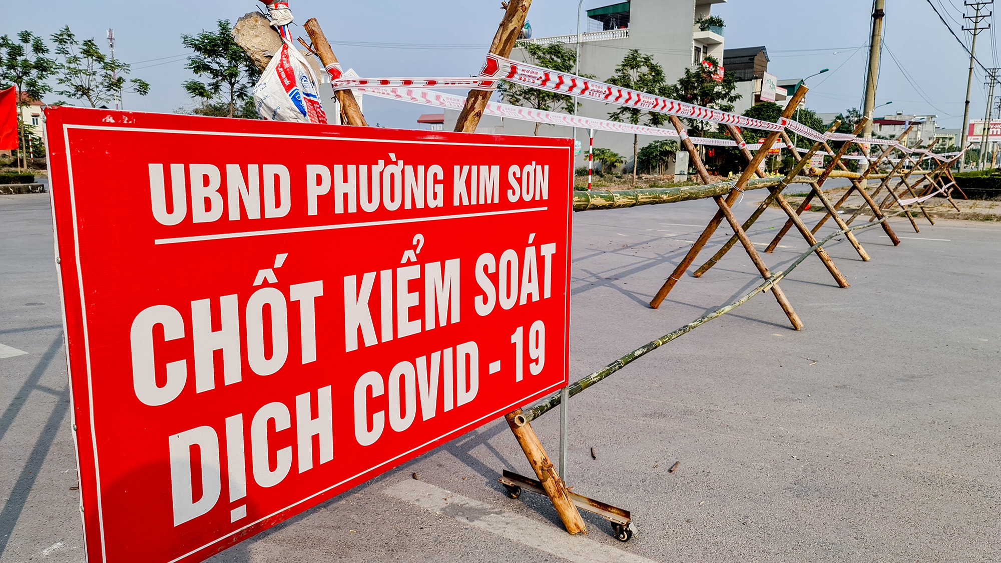 Phong toa 11 xa phuong de chong dich anh 1