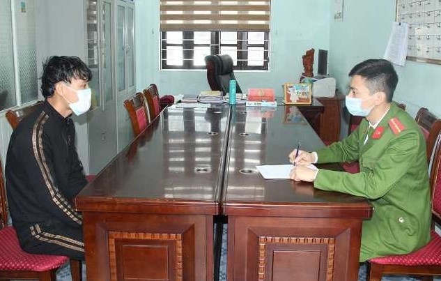 Gia danh can bo anh 1