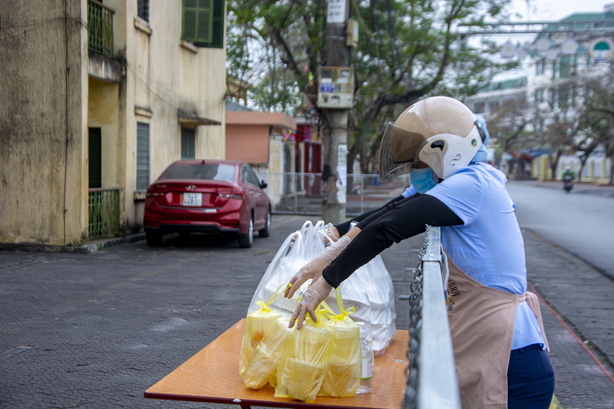 1.600 cong nhan an Tet trong khu cach ly anh 8