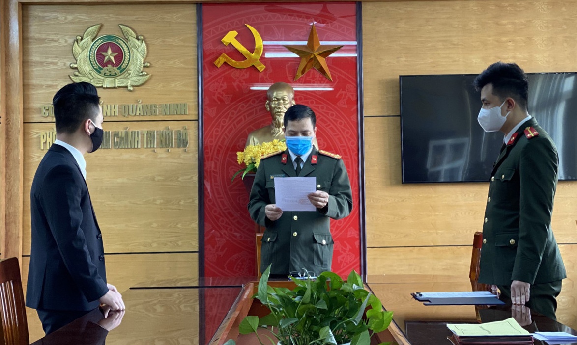 Dang thong  tin sai su that anh 1