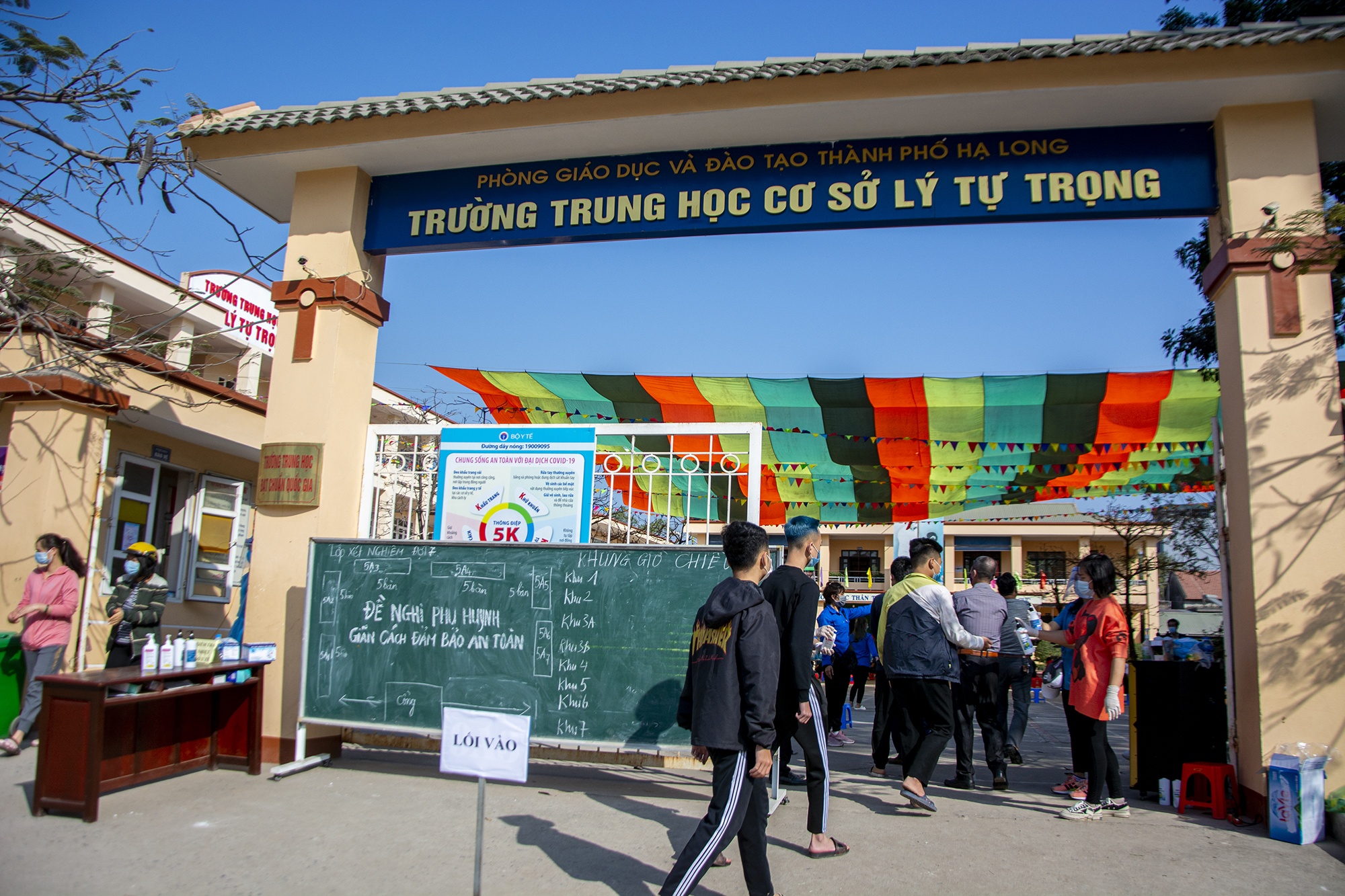 Ha Long to chuc xet nghiem cong dong anh 2