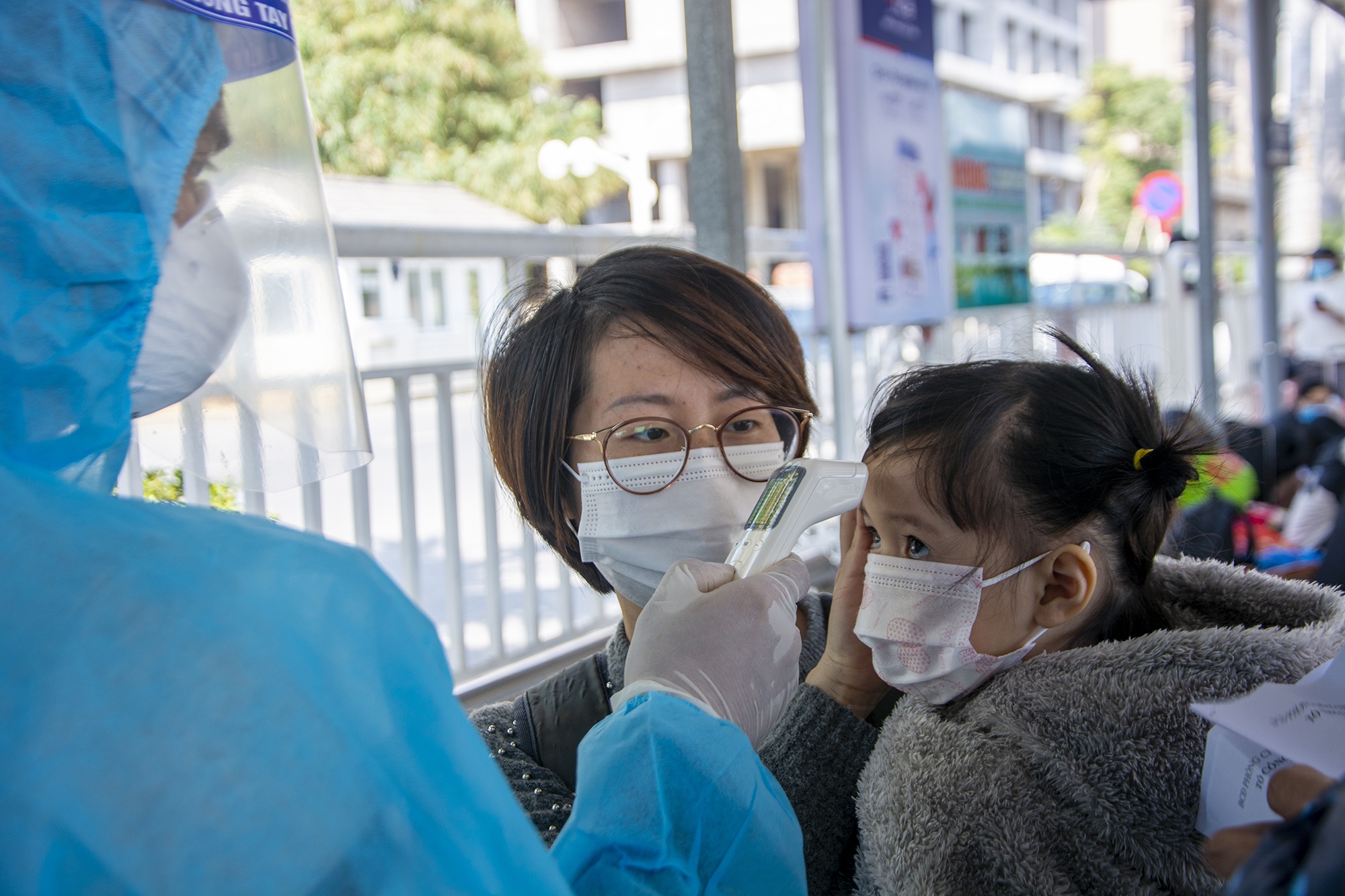 Chuyen tau sum hop mien phi anh 7