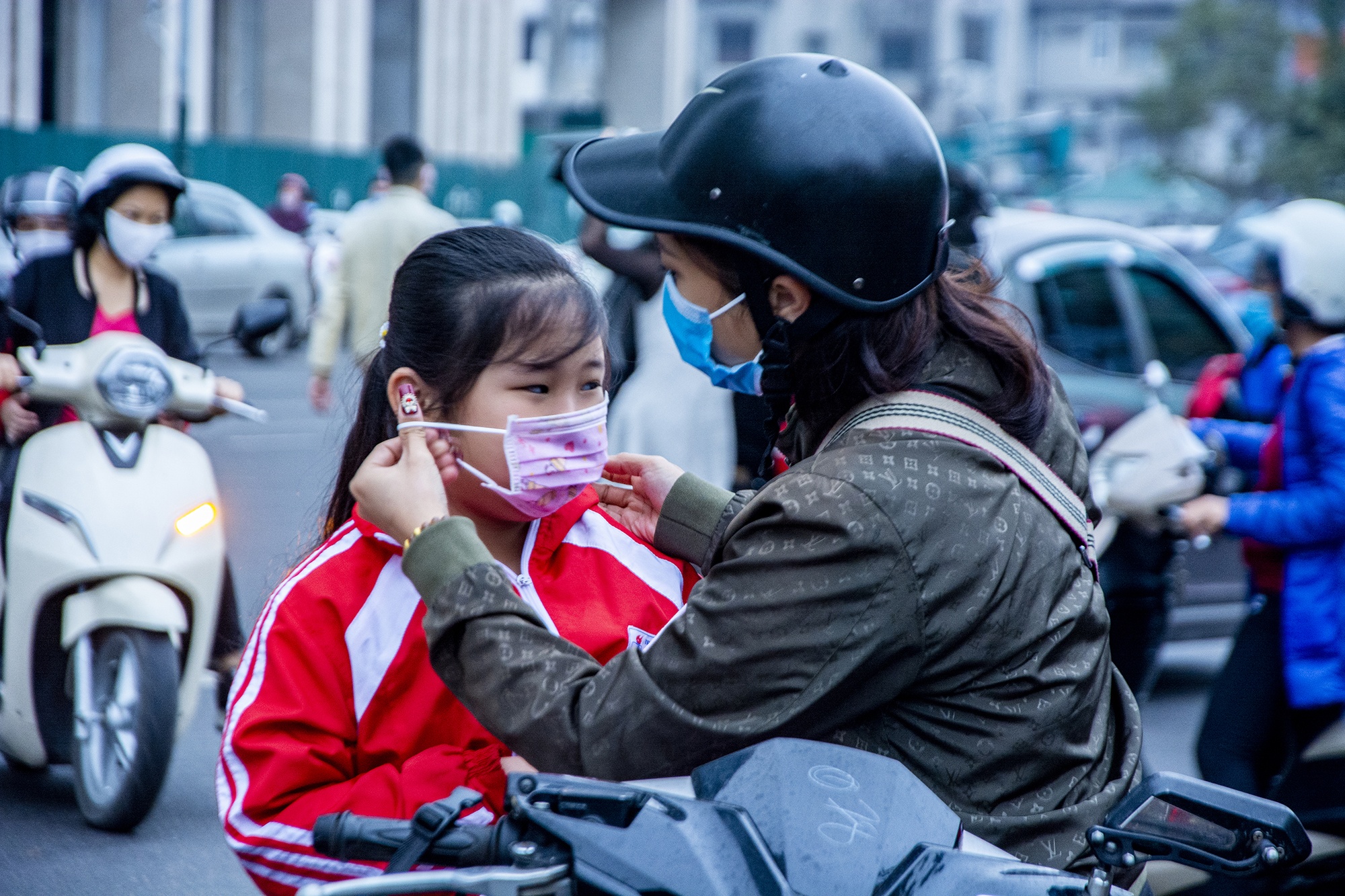 Chao co trong lop hoc anh 7