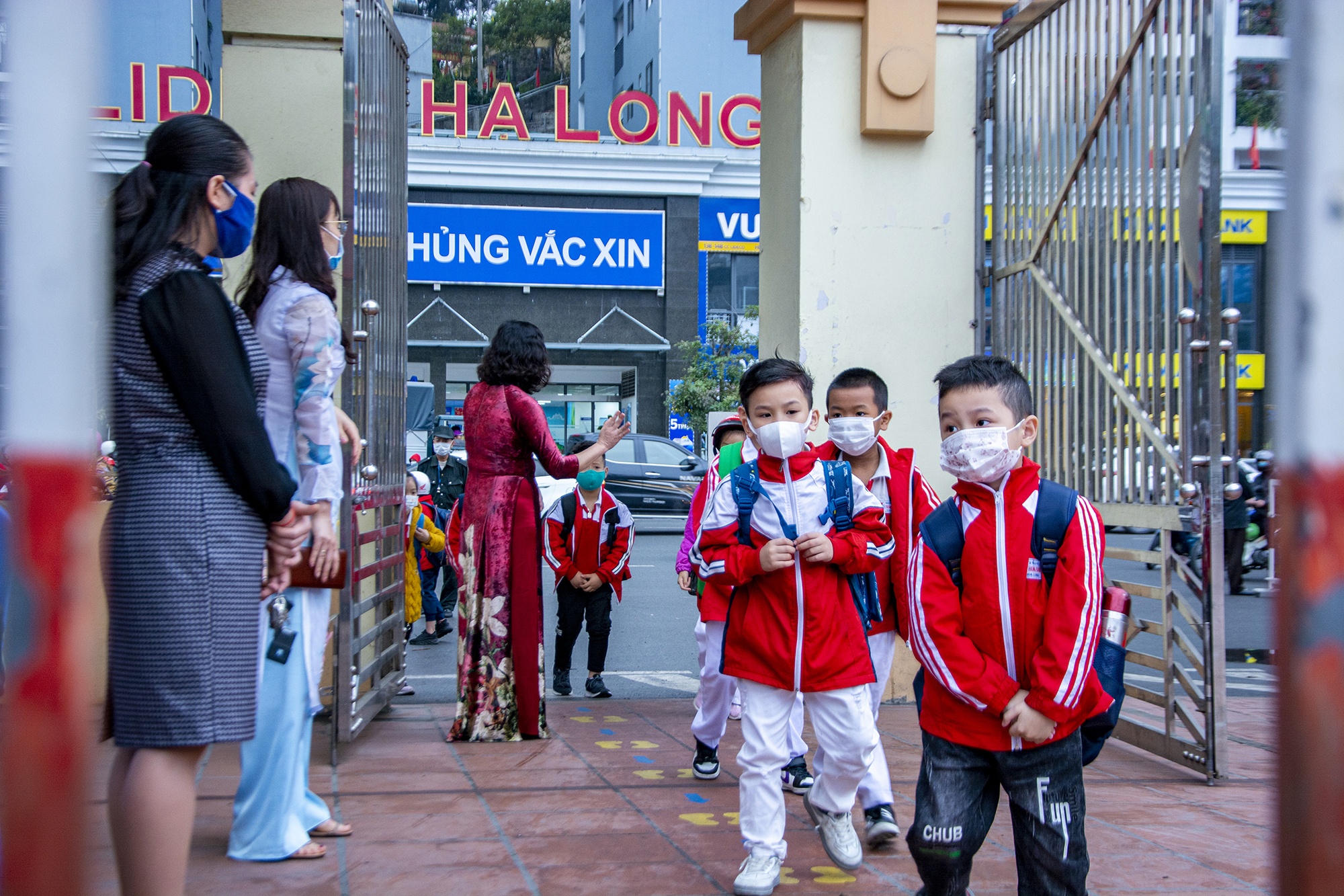 Chao co trong lop hoc anh 1