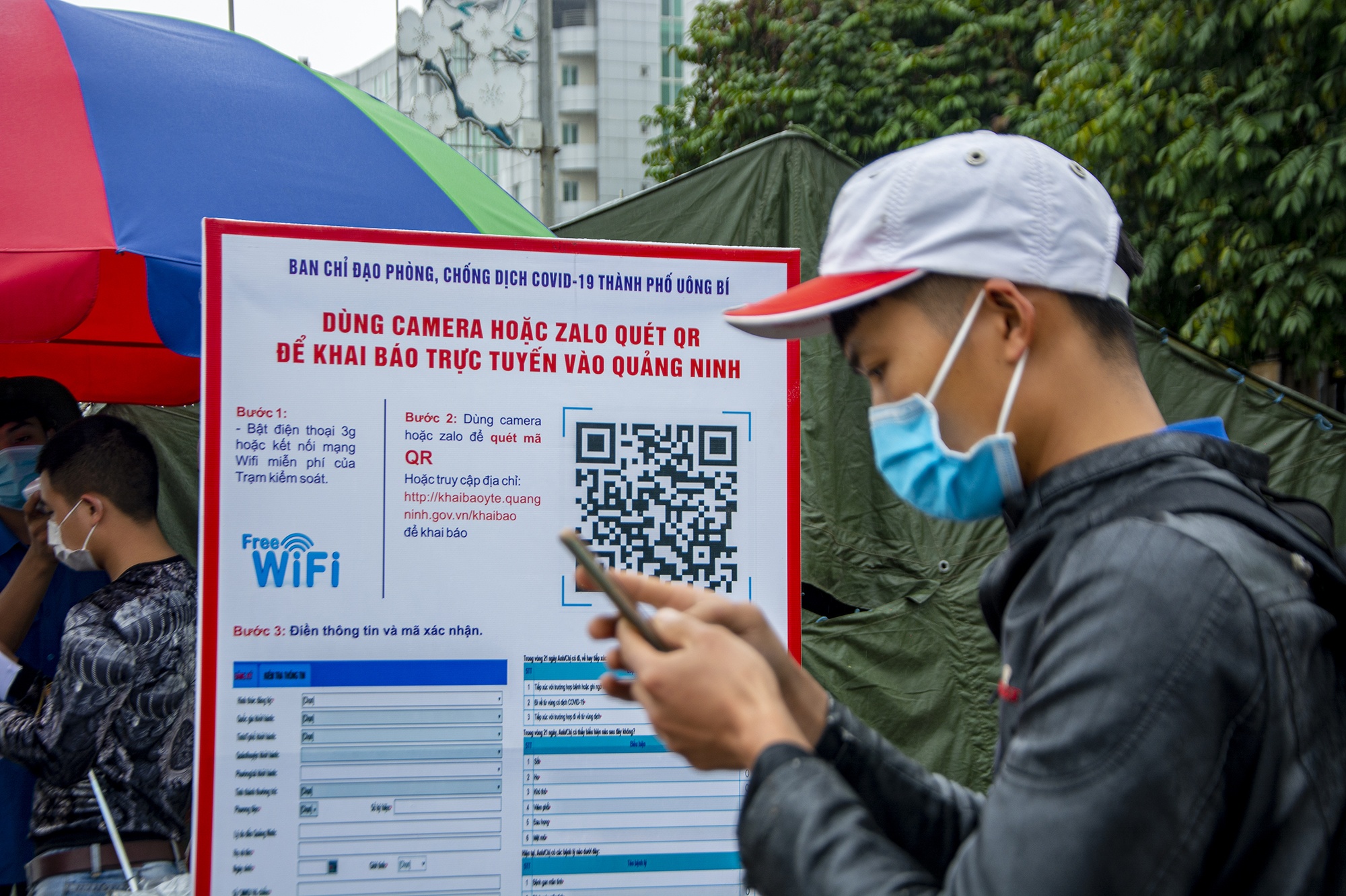 Phong toa quoc lo 18 anh 9