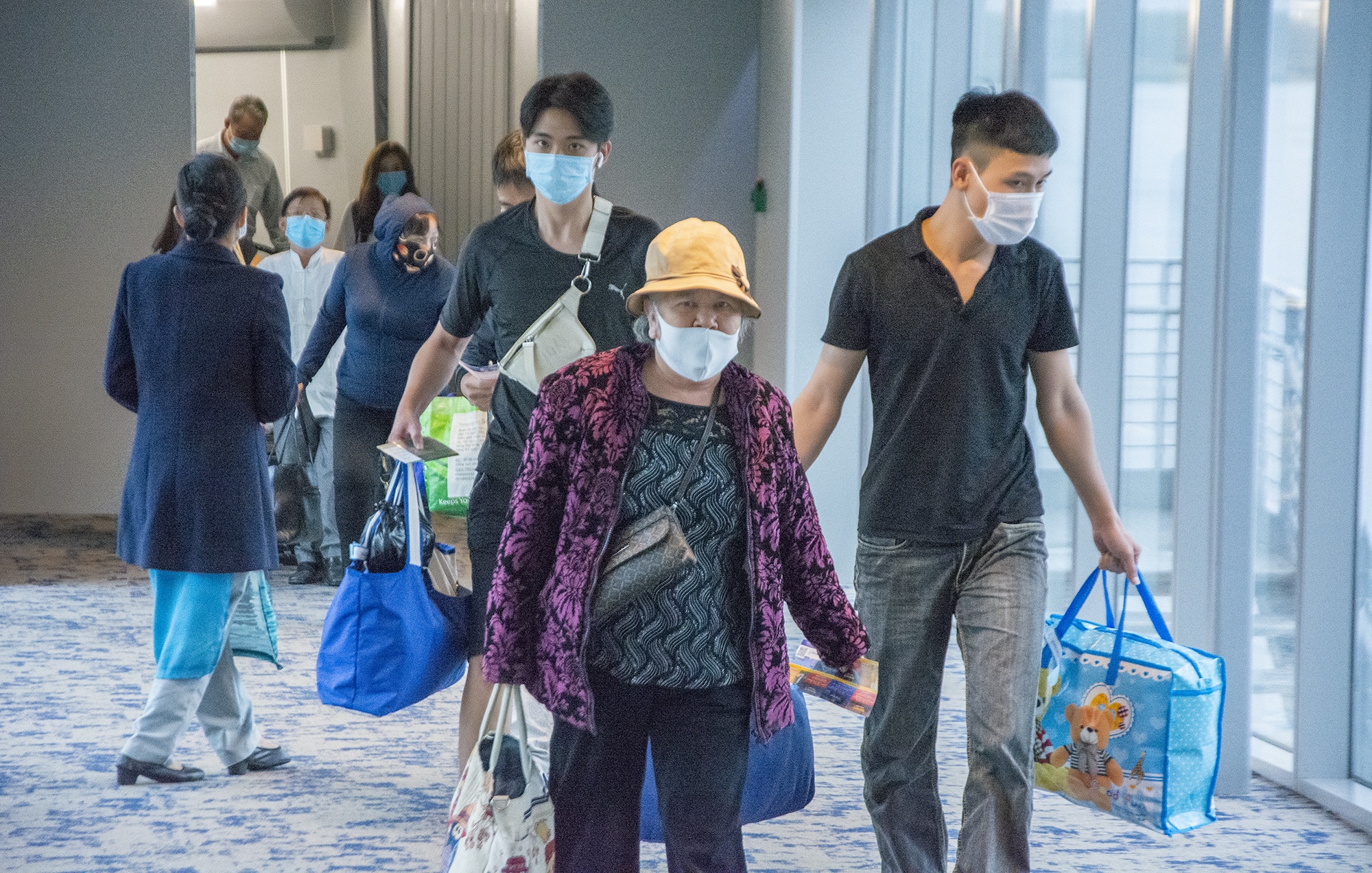 San bay Van Don anh 4