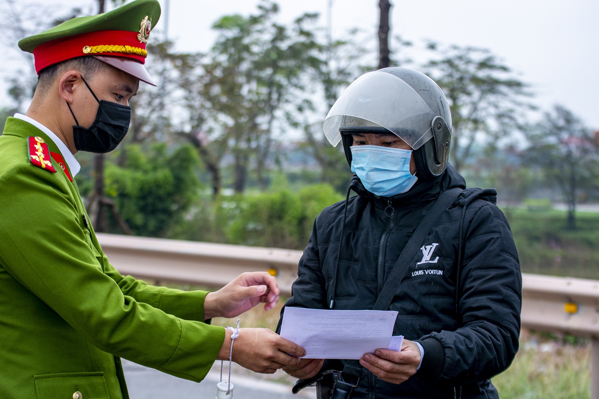 Chot kiem soat dich anh 10