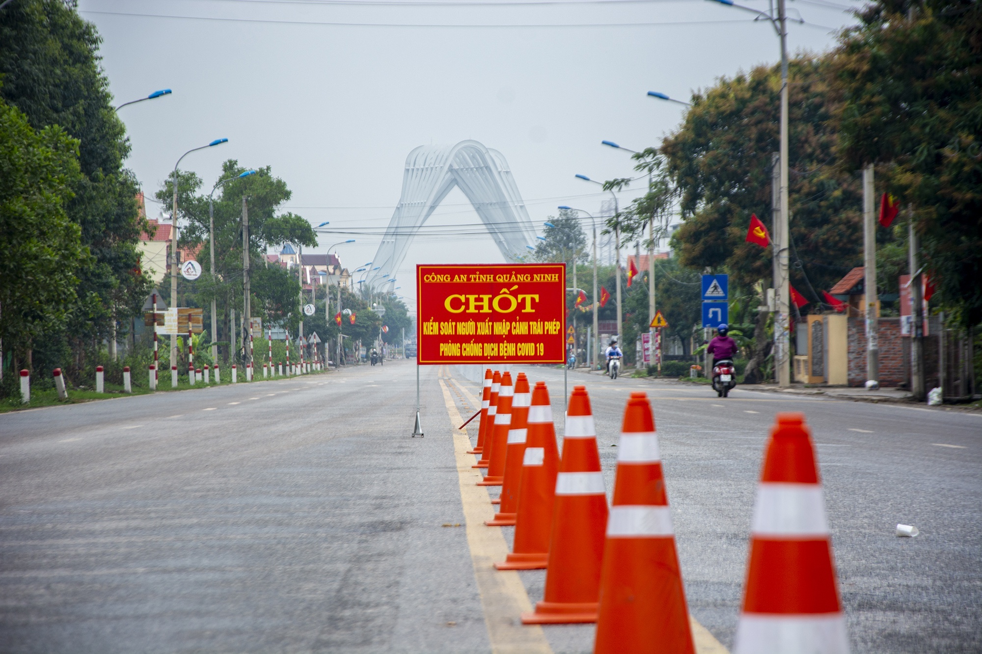 Lai xe vao Quang Ninh phai co giay xet nghiem Covid-19 hinh anh