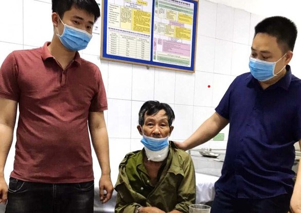 Bat giu nghi can sat hai hai me con trong dem hinh anh