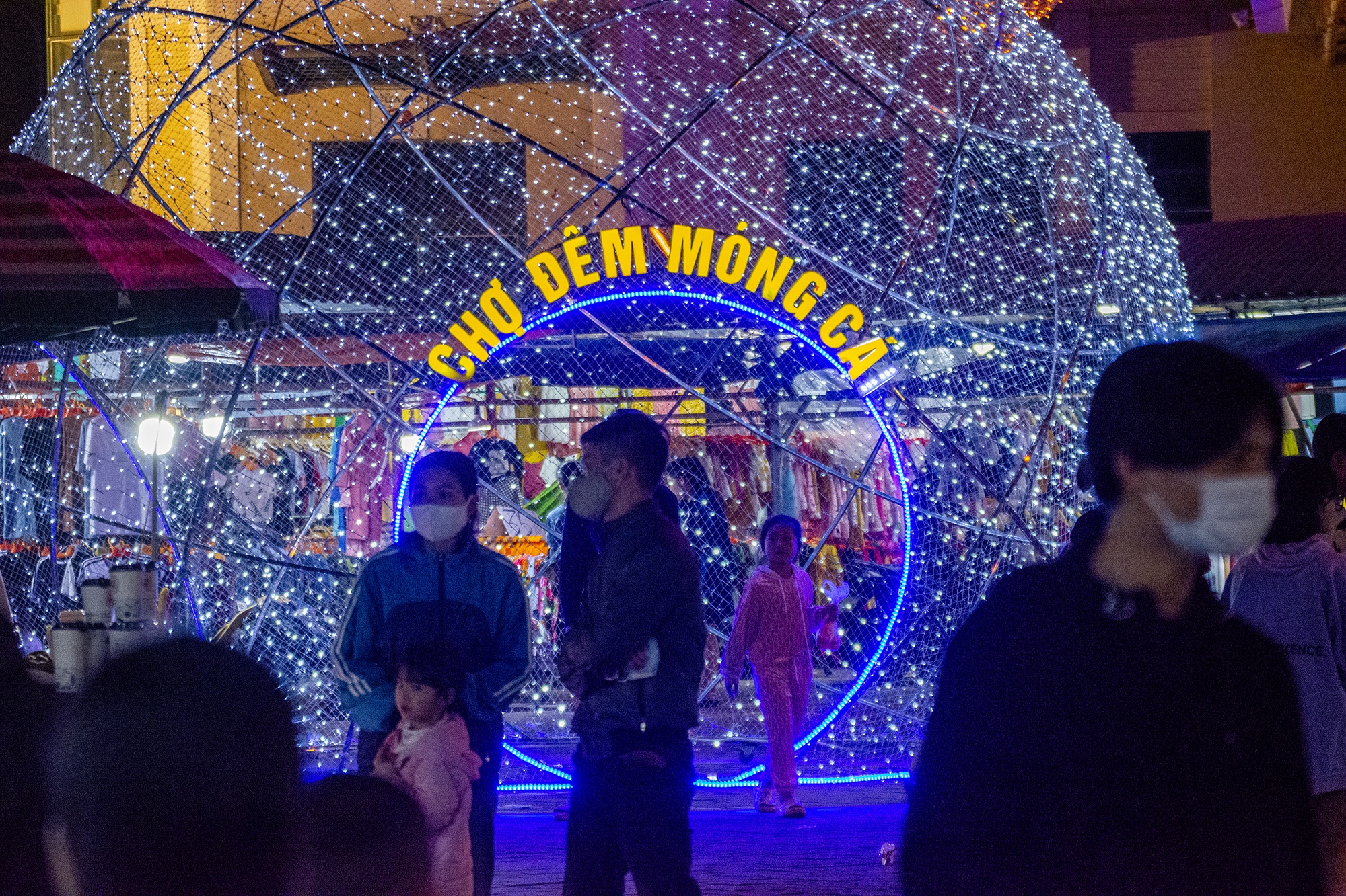 Mong Cai,  Quang Ninh,  cua khau,  du lich,  xuat nhap canh anh 1