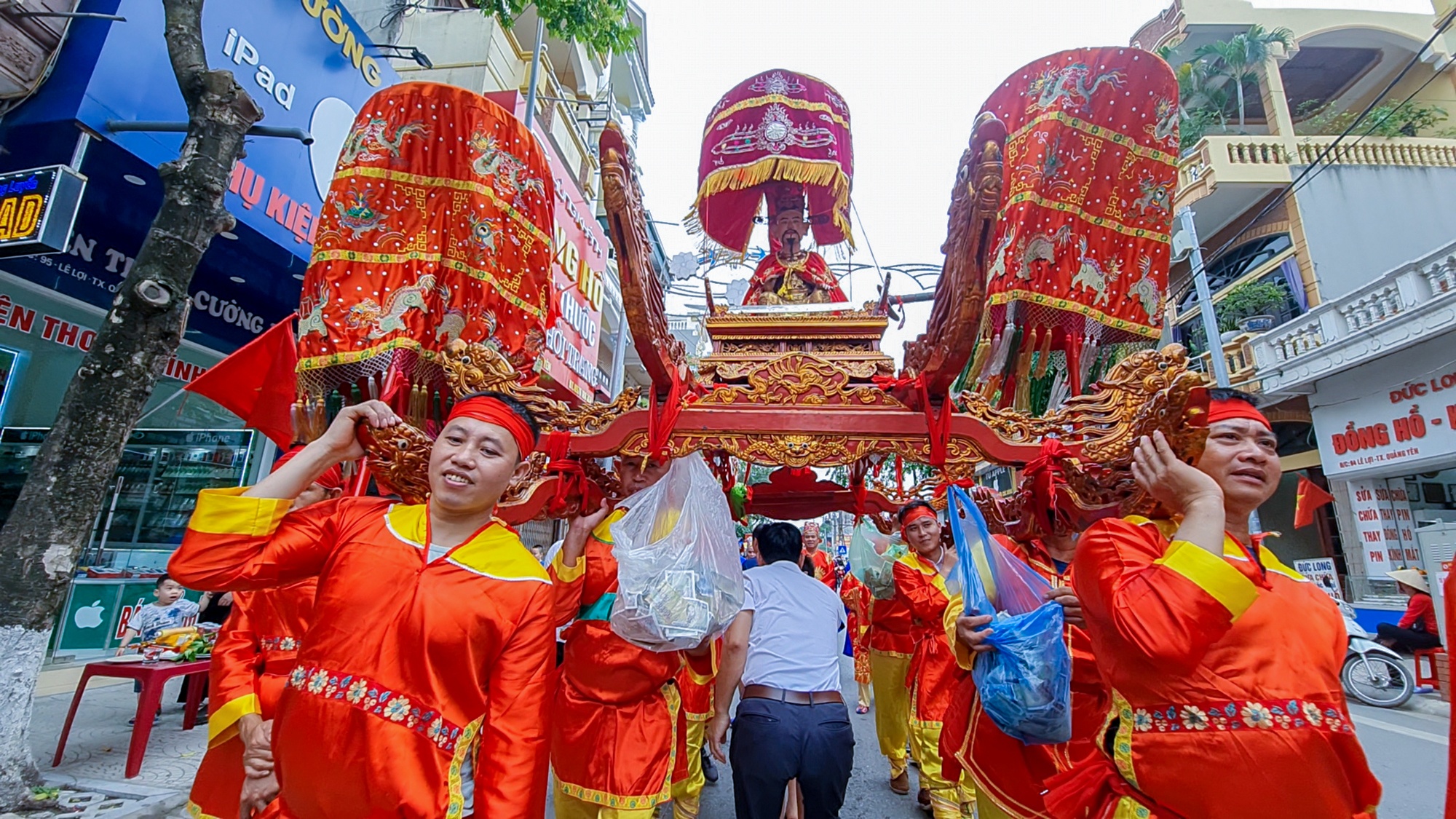 Le hoi Bach Dang anh 8