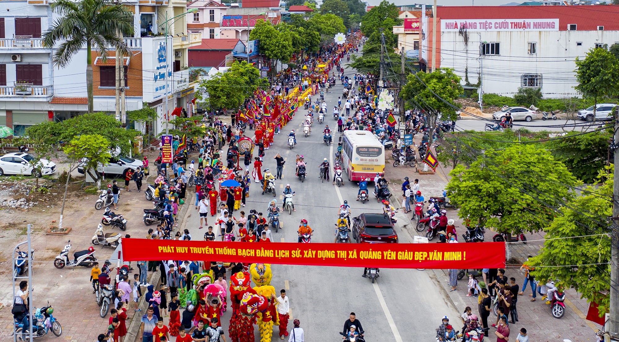 Le hoi Bach Dang anh 3