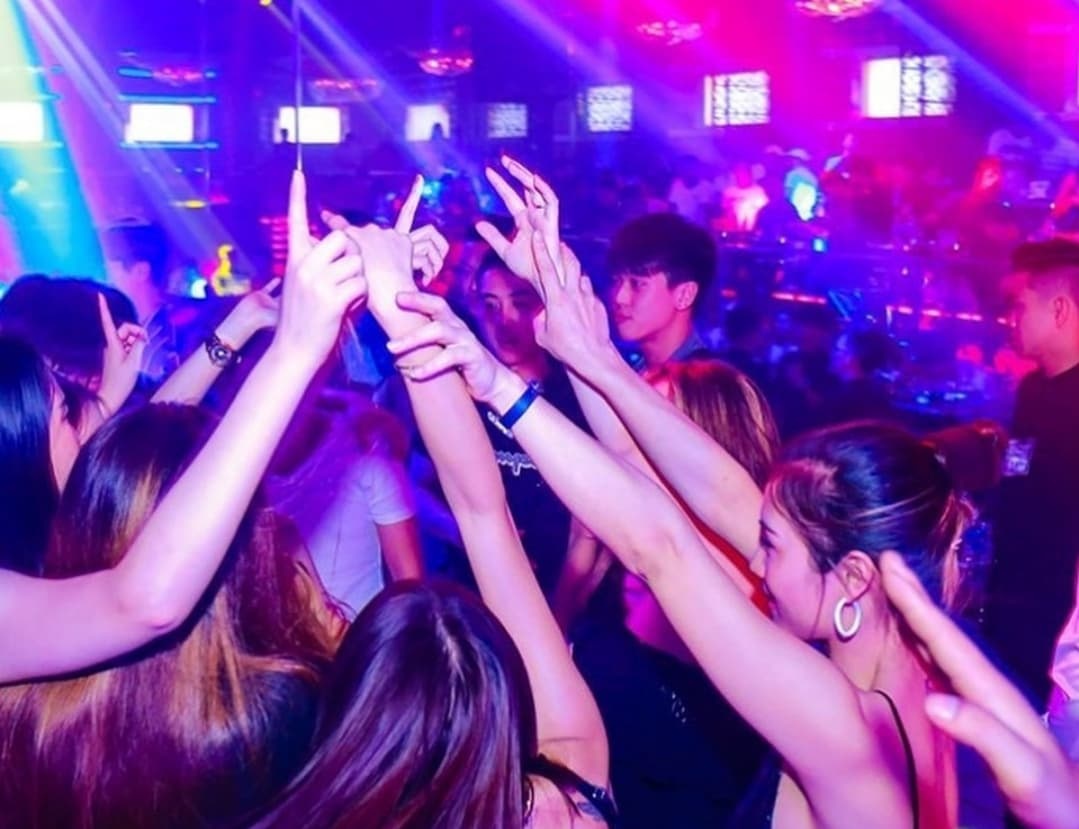 Nhieu dia phuong tam dung hoat dong vu truong, le hoi hinh anh