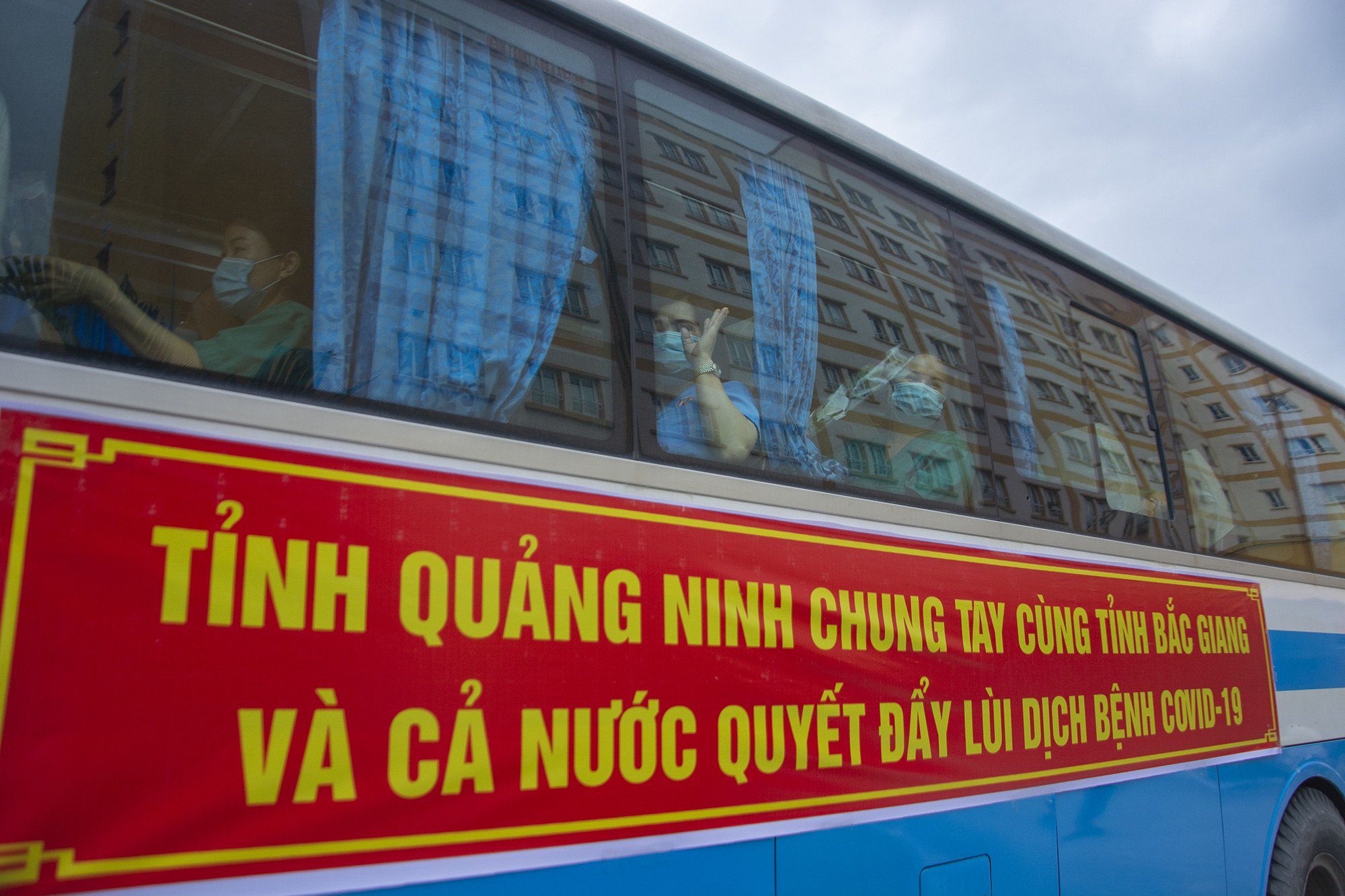 200 'chiến binh áo trắng' của Quảng Ninh lên đường chống dịch Covid-19 ảnh 2 200 'chien binh ao trang' cua Quang Ninh len duong chong dich Covid-19 anh 2