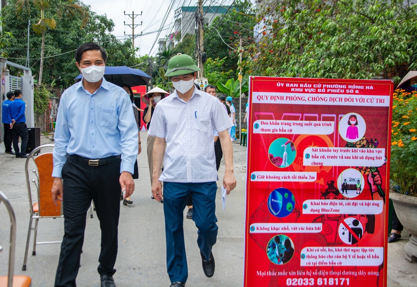 Bau cu tai diem bo phieu trong khu vuc bi phong toa anh 11