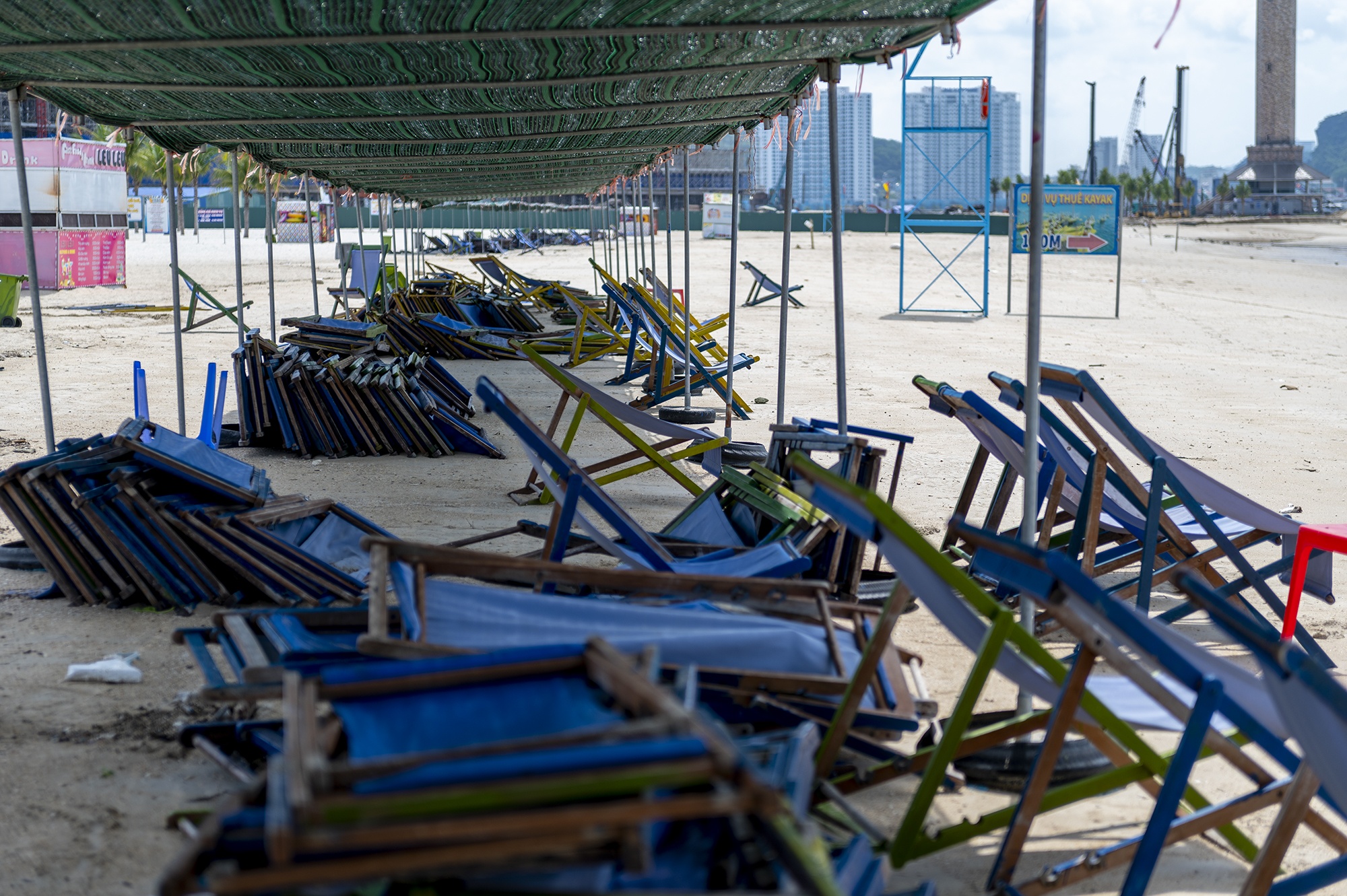 Khu du lich o Ha Long e khach vi dich hinh anh